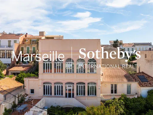 Maison 6 pièces 236 m²