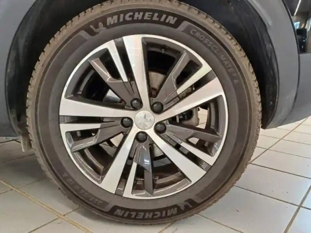 Peugeot 3008 1.2 puretech 130ch s&amp;s allure eat8 — photo 9