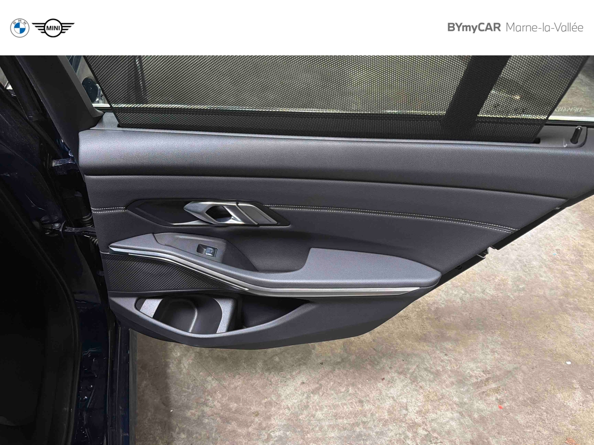 BMW Touring 320i 184 ch BVA8 — photo 32