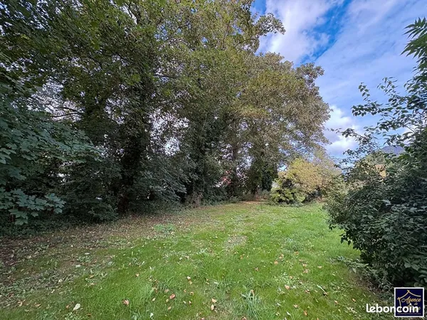 Terrain 1692 m² SAINT TRICAT