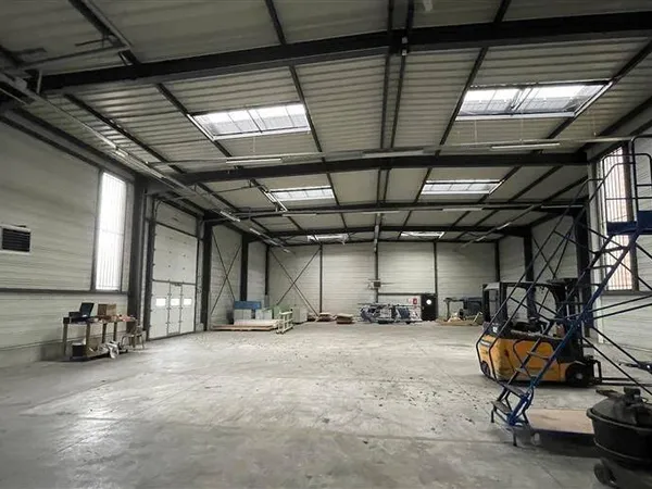 Local d'activité 1738 m²