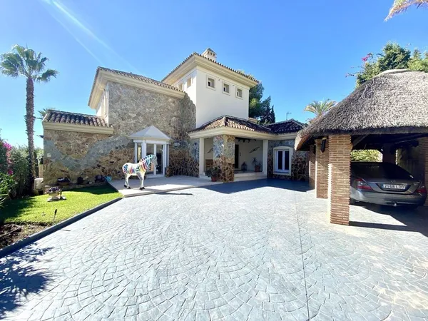 Villa - 435m ²
