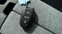Peugeot 3008 1.2 Hybrid 145ch Allure e-DCS6 — photo 16