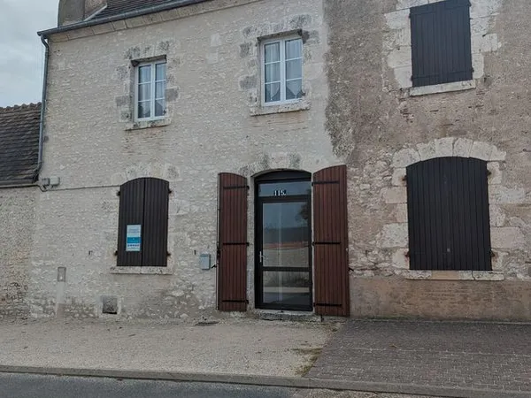 À LOUER - LOCAL PROFESSIONNEL / COMMERCIAL 70 m² - BAULE (45130)
