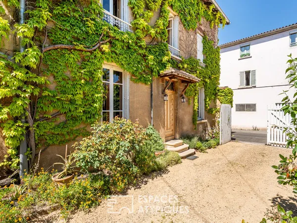 Maison bourgeoise avec dépendances en hypercentre