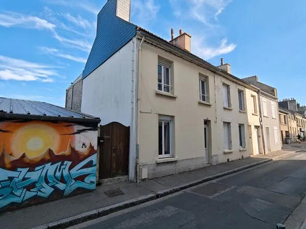 Maison de ville de 86 m² + jardin d'hiver 16 m² + cour Sud-Est 30 m² + dépendances 25 m² - Cherbourg