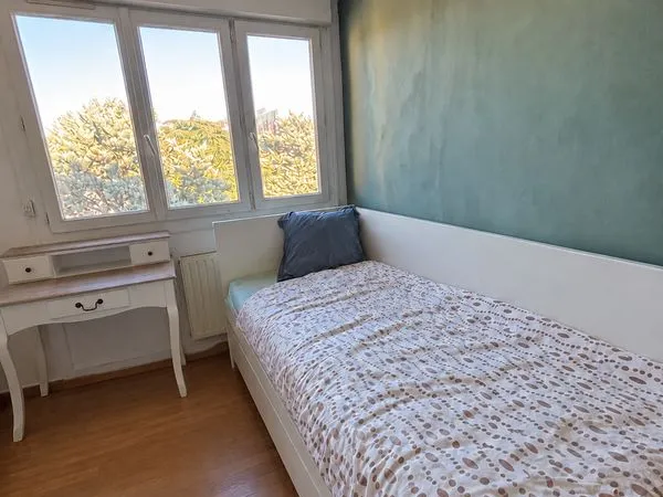 🏡 Collocation 100% femmes. Une chambre avec son joli balcon cherche sa prochaine coloc 🌿☀️ - ⚠️ Disp