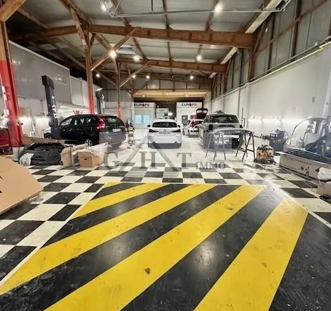 Local industriel 800 m²