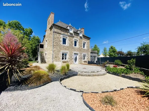 Studio 9 pièces 210 m²