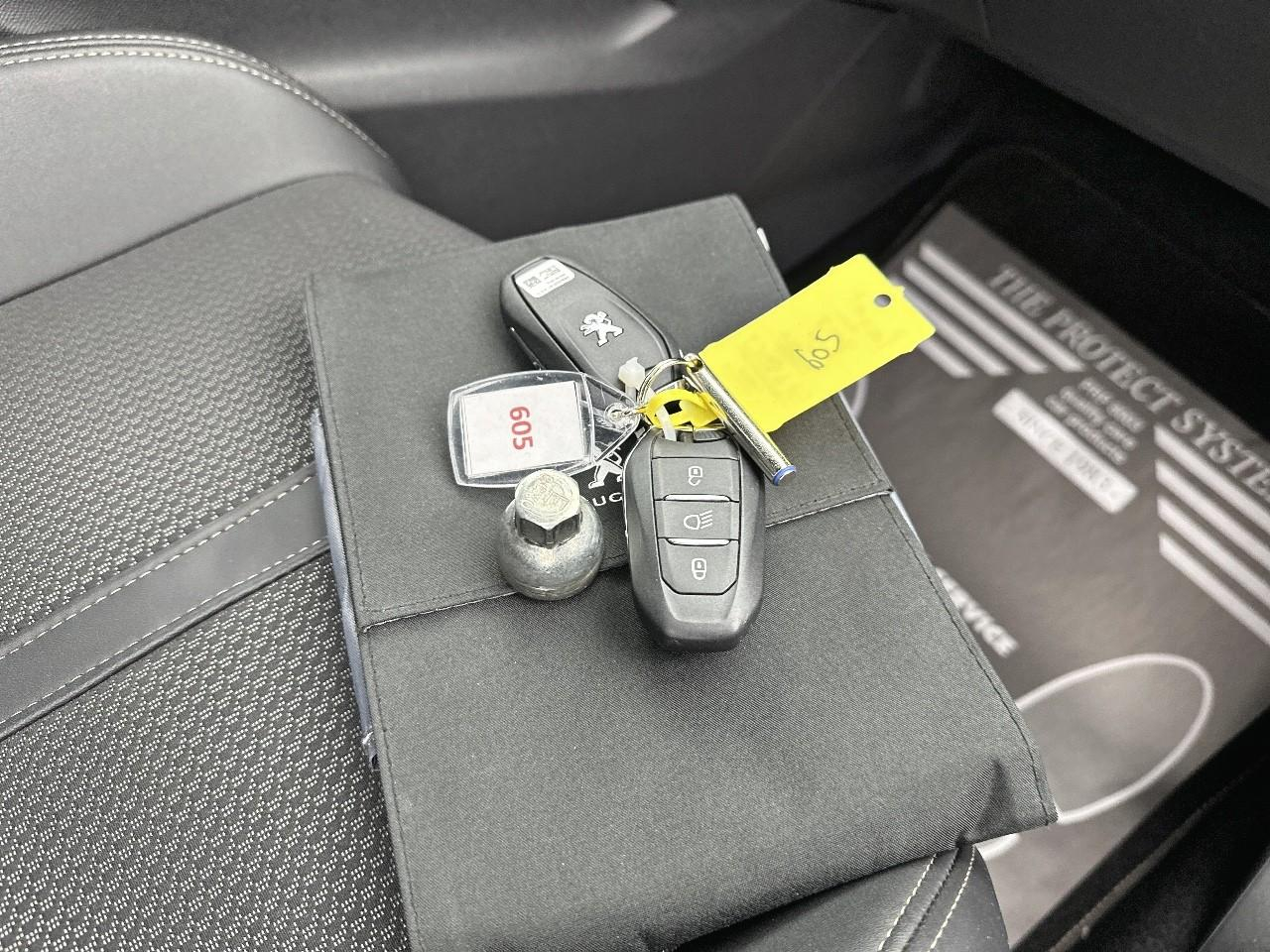 Peugeot 3008 puretech 130ch s&s eat8 gt pack — photo 30