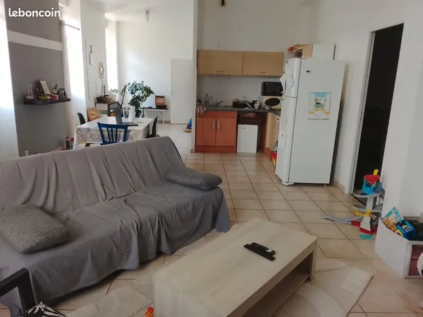 Appartement plein centre coray