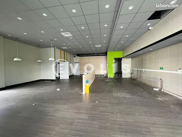 Local commercial 330 m²
