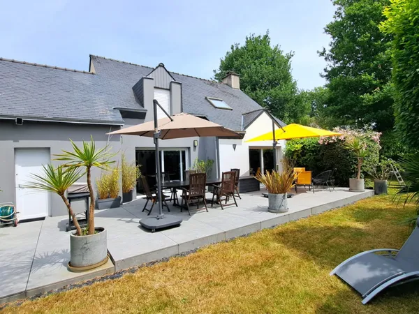 À l'Est de Vannes Maison familiale parfaitement entretenue ave