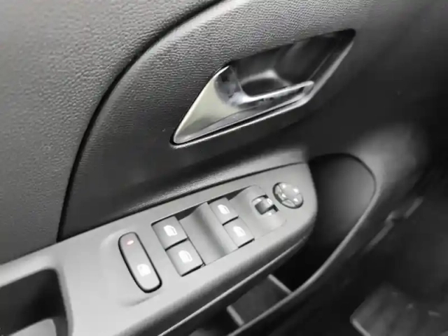 Opel Corsa 1.2 turbo 100 ch bva8 gs — photo 20
