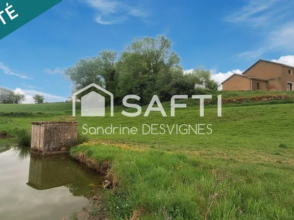 Maison en pierre rénovée à neuf avec étang