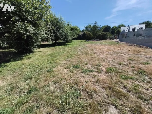 Terrain 747 m²