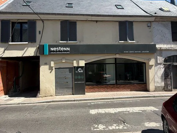 Locale commercial ( acteuellement bureaux )