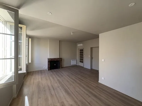 APPARTEMENT T2 A LOUER A ROANNE - RUE BRISON