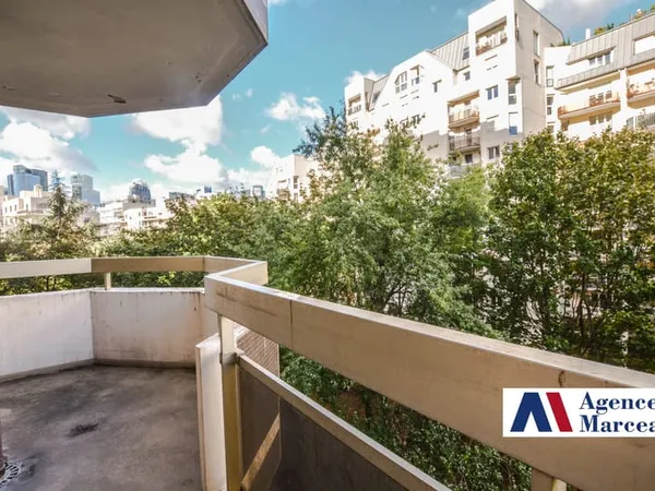 Grand 2 pièces à Courbevoie Front de Seine
