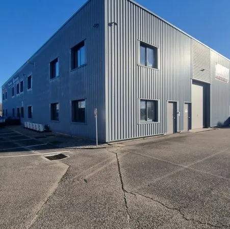 ⭐ BAISSE DE PRIX (En direct) - LOCAL D'ACTIVITÉS 394 m² - ZI STRATÉGIQUE ⭐