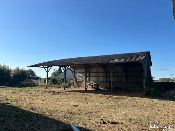 Location d'un hangar avec terrain