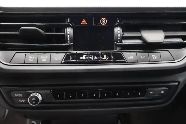 Bmw Serie 1 116i 109 ch dkg7 — photo 10