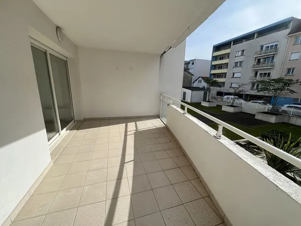 PAU ? CENTRE-VILLE | AGRÉABLE T2 AVEC TERRASSE ET PARKING SOUS-SOL