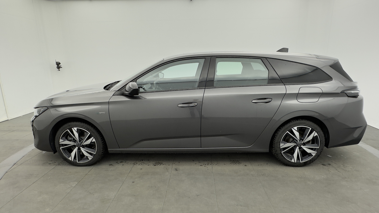 Peugeot 308 SW PHEV 180 e-EAT8 — photo 2