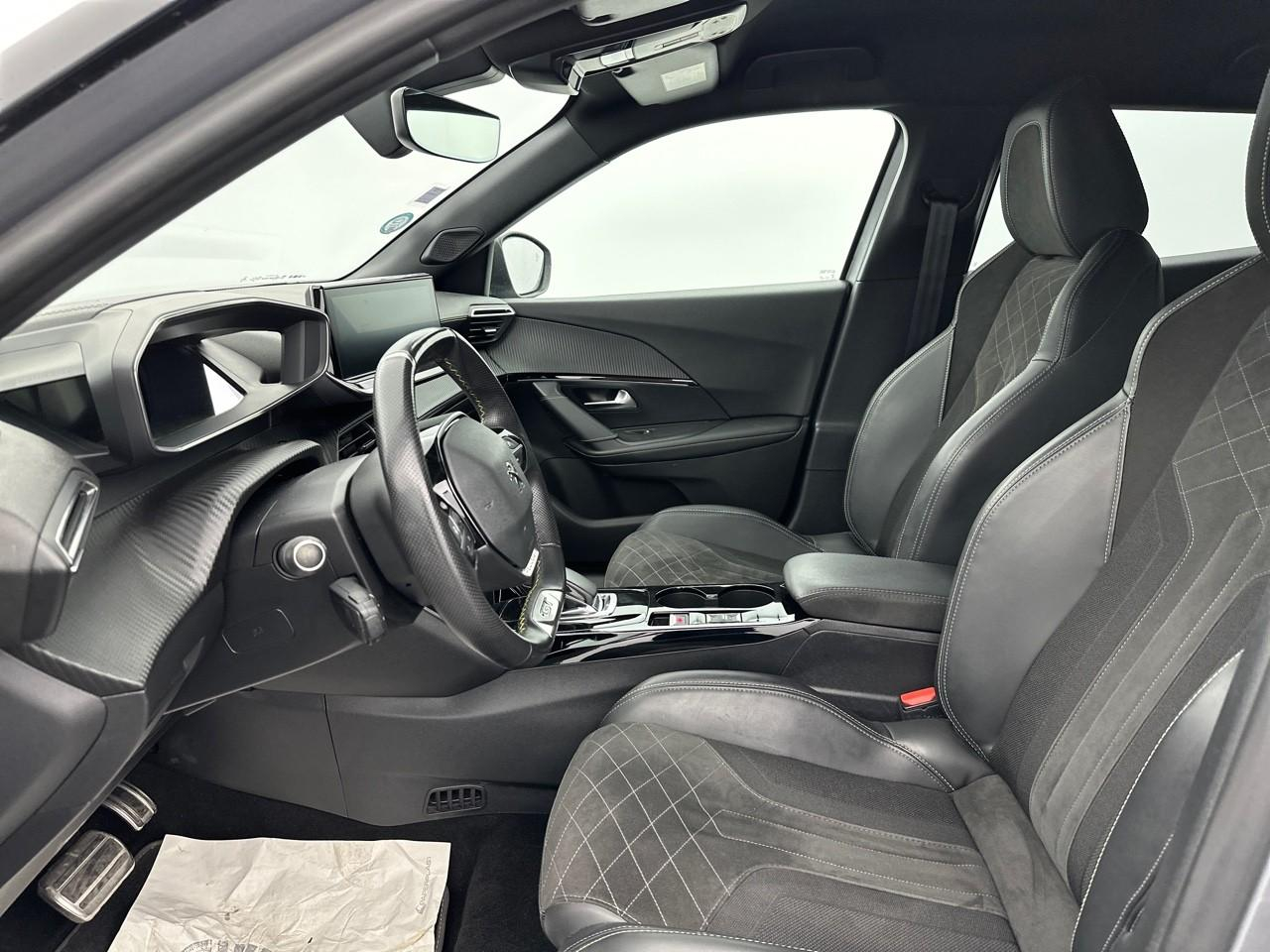 Peugeot 2008 electrique 136 ch gt pack — photo 9