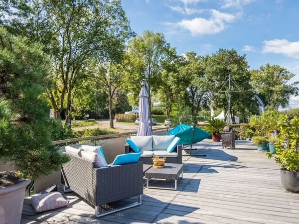 Vends péniche 200m² Monts-d'Or