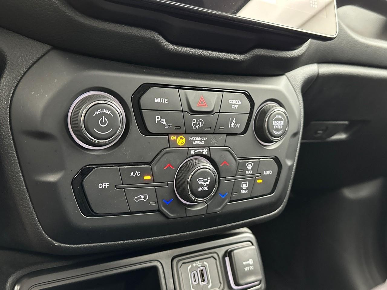 Jeep Renegade 1.5 turbo t4 130 ch bvr7 e-hybrid altitude — photo 27