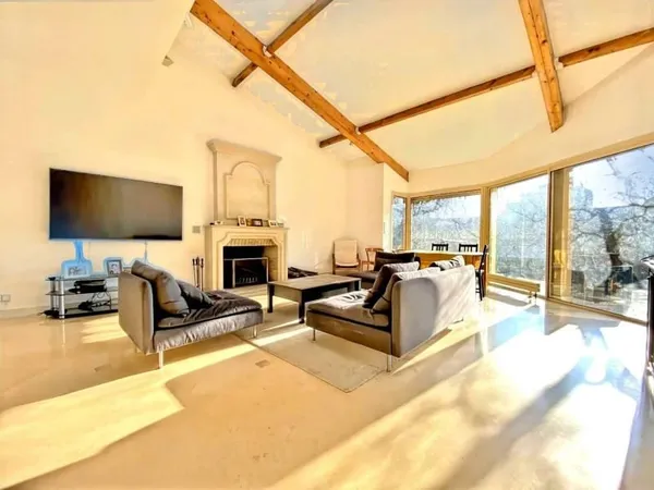 Maison 11 pièces 330 m²