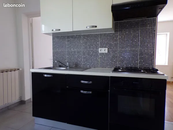 F3 au calme, 2nd corps de bât. - 47 m²