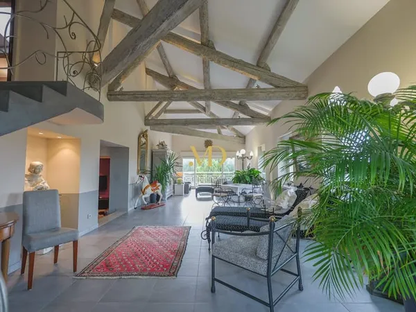 Duplex d'exception de 320 M2 habitables avec terrasse en bordure de la Sorgue