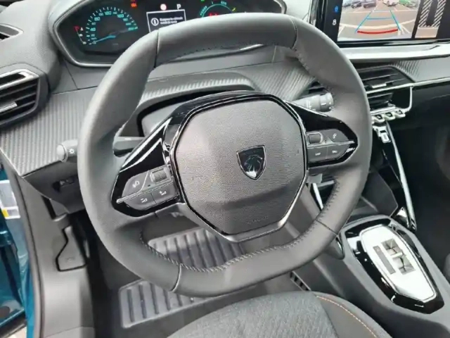 Peugeot 2008 hybrid 110 e-dcs6 — photo 32