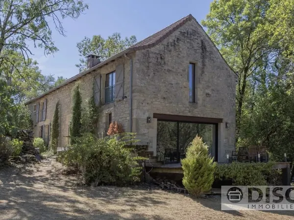 Belle maison en pierre mêlant charme et modernité avec terrain constructible, à 5 minutes de Caylus