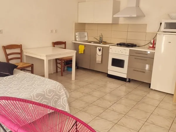 Studio meublé pour les étudiants, centre historique Perpignan ( particulier)