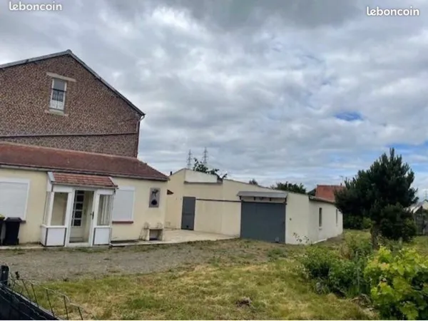 À vendre très belle maison beautor 02800