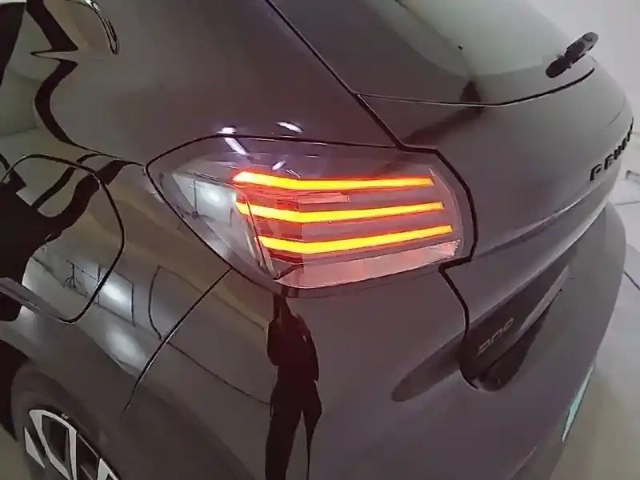 Peugeot 208 puretech 100 s&amp;s bvm6 — photo 17