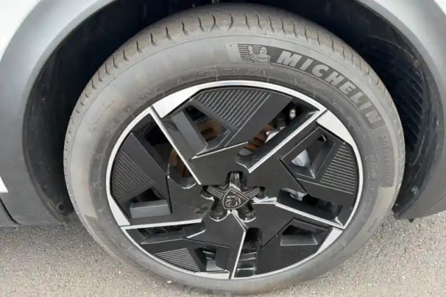 Peugeot 408 hybrid 136 e-dcs6 — photo 14