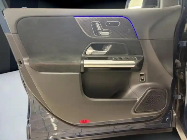Mercedes Gla 200 d amg line — photo 16
