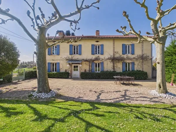 Ancienne maison de vigneron de charme avec piscine et vue panoramique sur la campagne