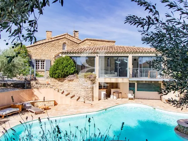 Magnifique maison en pierres avec piscine à vendre région Sain