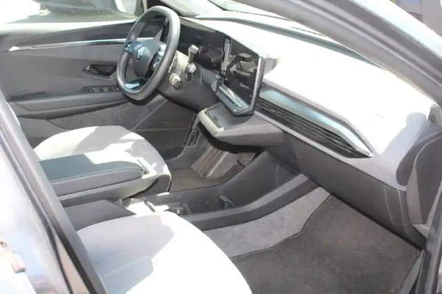 Renault Megane e-tech ev60 220 ch super charge — photo 18