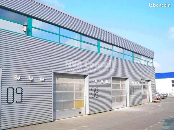 Local 85 m² Taverny