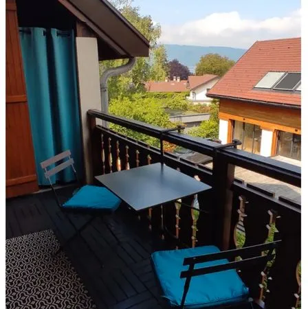T2 à louer, balcon vue partielle sur lac