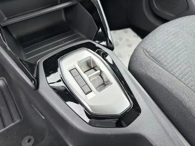 Peugeot 208 hybrid 100 e-dcs6 style — photo 24