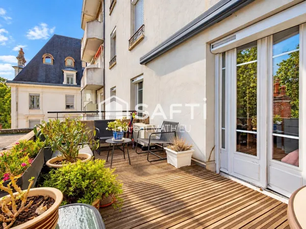 Magnifique appartement de 70m² avec terrasse et balcon en excellent état.