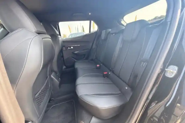 Peugeot 2008 hybrid 145 e-dcs6 — photo 10