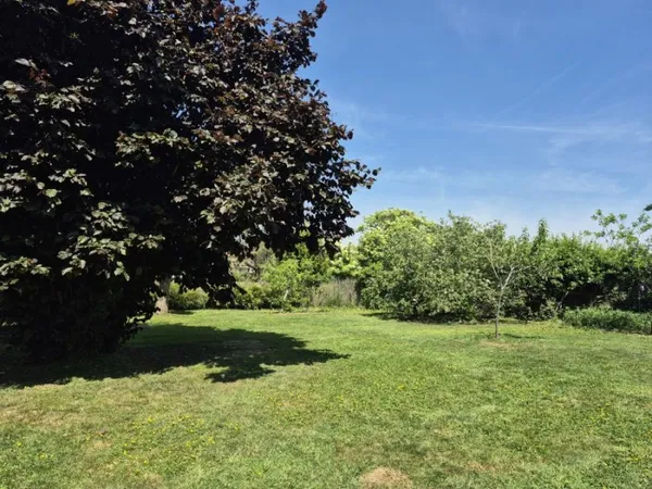 Terrain 844 m²